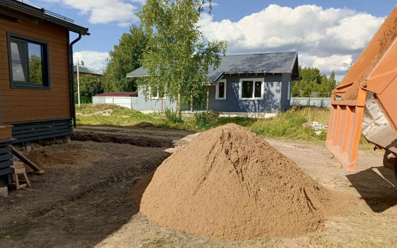 Доставка песка на участок Доставка песка на участок