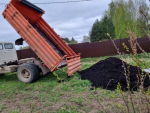 Доставка грунта на участок заказчика